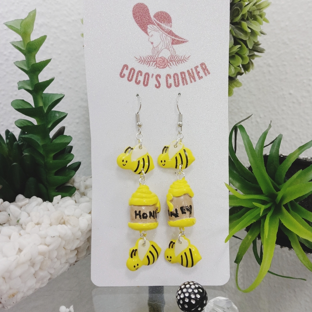 Honey pot bee dangle earrings
